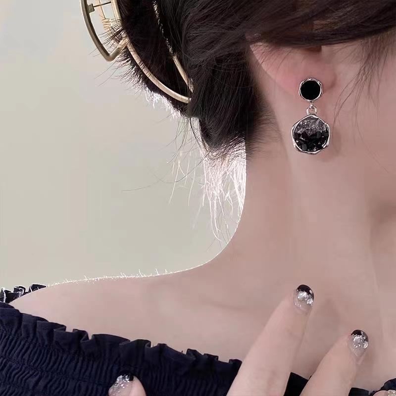 Silver Needle Irregular Crystal Geometric Earrings Light Luxury Niche Temperament Earrings Cold Style Fashion Versatile Earrings
