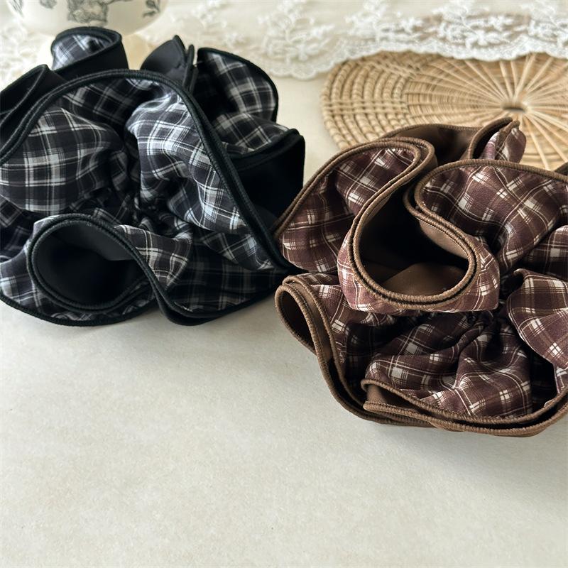 Vintage Plaid Scrunchies Large Hair Tie for Women Aesthetic Casual Weekend Look Fashion Hair Accessory
