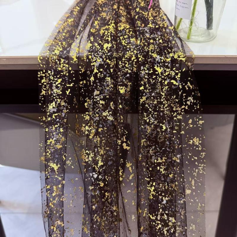European Style Wedding Birthday Party Hot Stamping Mesh Table Runner Transparent Chiffon Sheer Sequin Tablecloth Hotel Room Holiday Decorat Table Flag