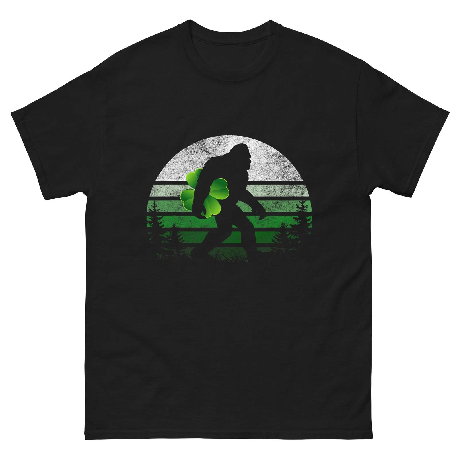 St Patrick s Day Bigfoot Irish Shamrock Sasquatch Clover Leaf T-Shirt XL
