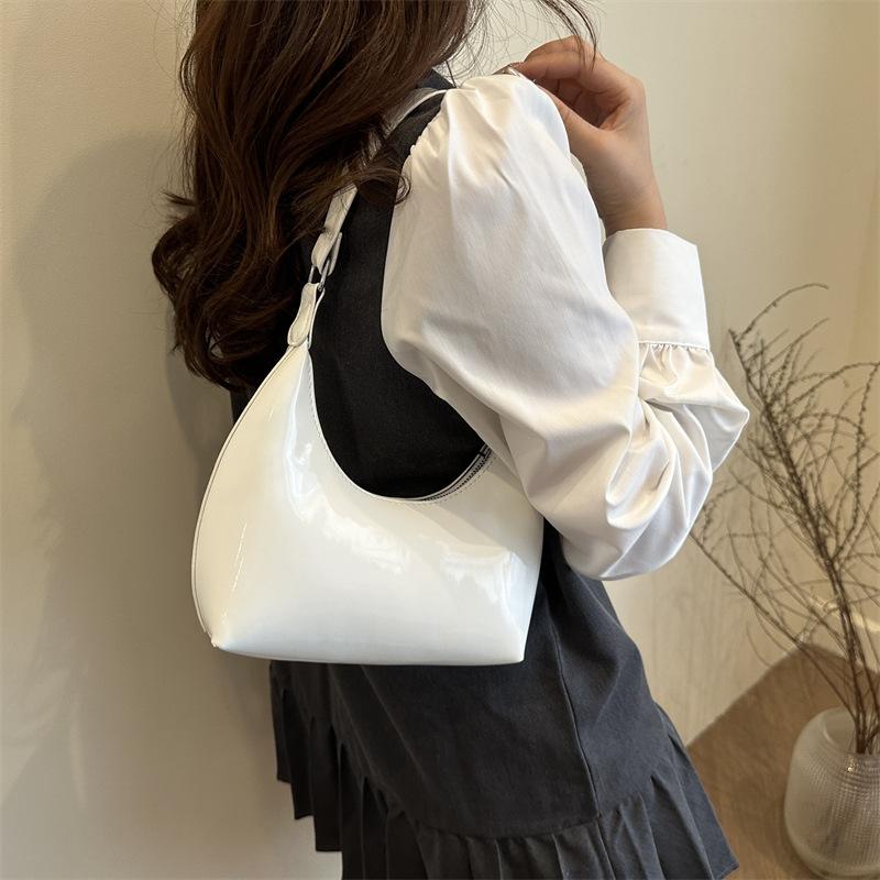 

New temperament fashionable design single shoulder crossbody solid color retro glossy small square texture underarm bag белый