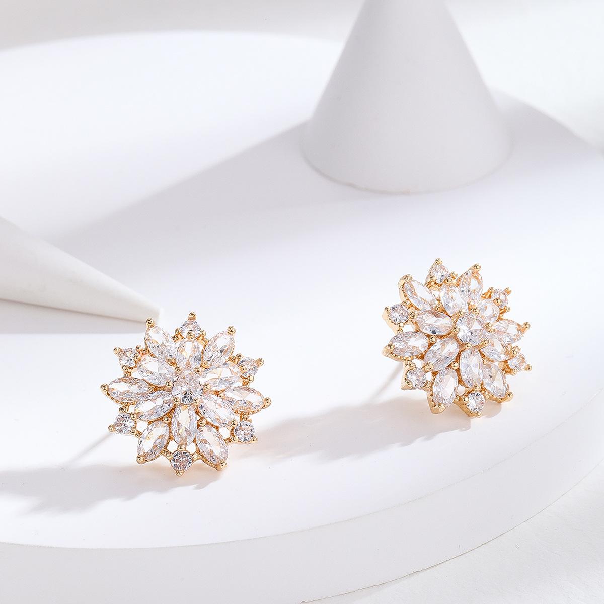 

Простые, маленькие и свежие серьги-пусеты в японском и корейском стиле, женские, с инкрустацией цирконом, нишевый дизайн, серьги-снежинки, персонализированные, полностью бриллиантовые