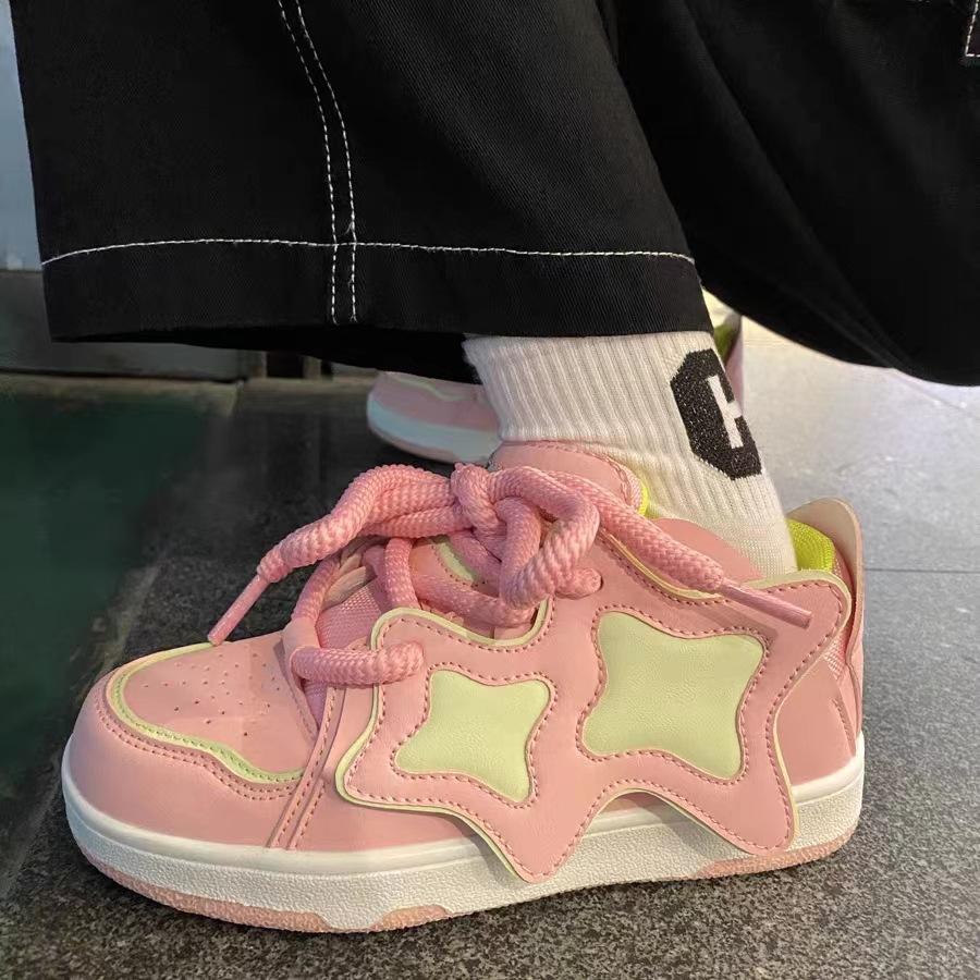 Nové boty ve studentských teniskách Board Shoes