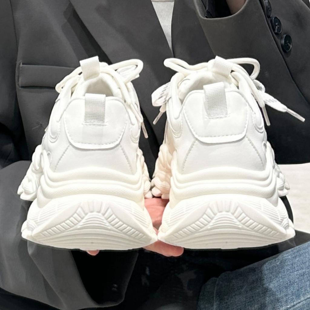 Schuhe mit geringer Höhenzunahme, dicksohlige, leichte Damenschuhe, neue, vielseitige, lässige Leder-Schnür-Sportschuhe, kleine weiße Schuhe