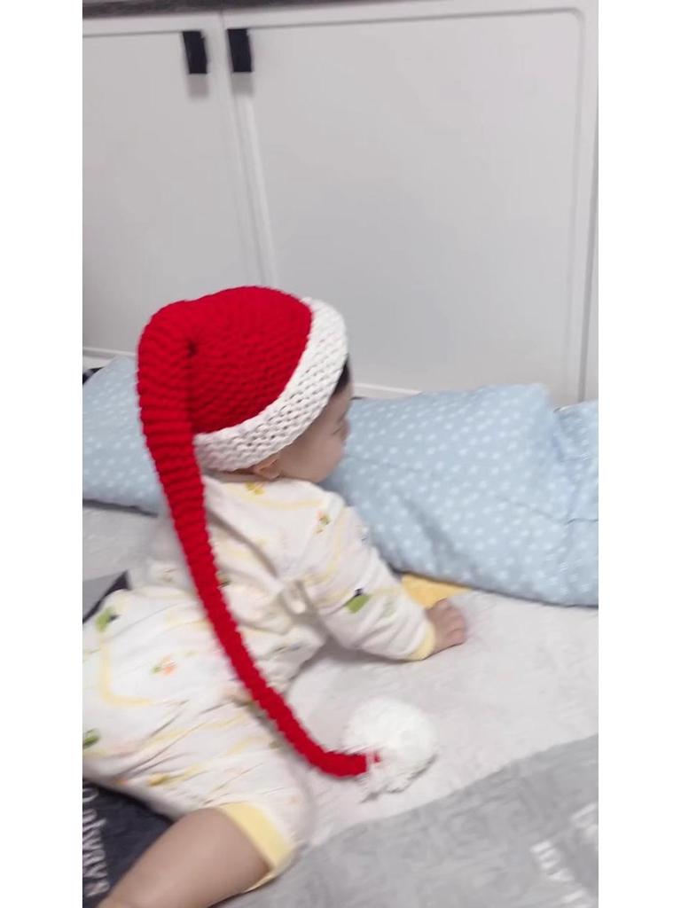 Infant Christmas Knit Photography Hat - Red Long-Tail Styling for Newborn and Children's Photos
