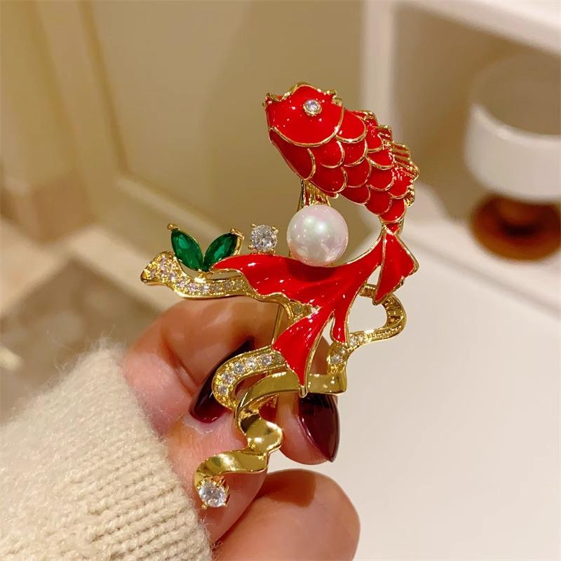 Chinese Style Lucky Koi Brooch: Exquisite New Year Corsage Pin for Women