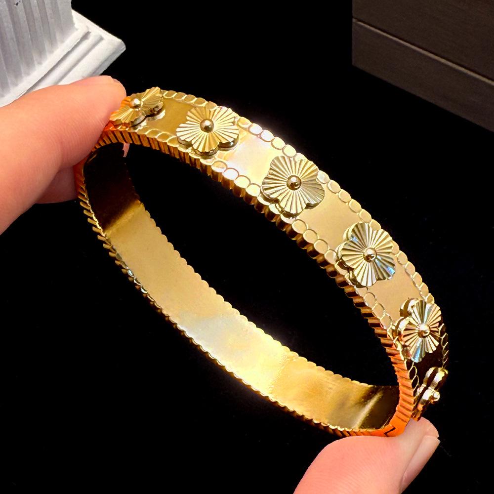 Korean Elegant 18K Gold-Plated Four-Leaf Clover Rhinestone Stainless Steel Bracelet for Women
