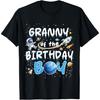 Oma des Geburtstagskindes Astronaut Familie Weltraum Planeten T-Shirt