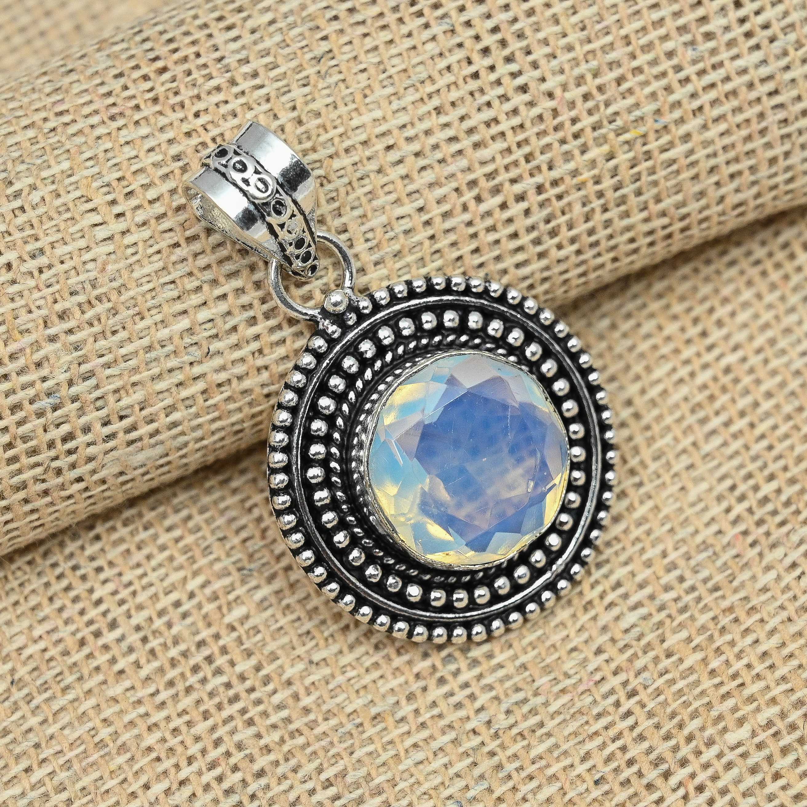 

Очаровательный молочный опаловый драгоценный камень 925 стерлингового серебра свадебный подарок для подвесных ювелирных изделий 1.65 Inches белый