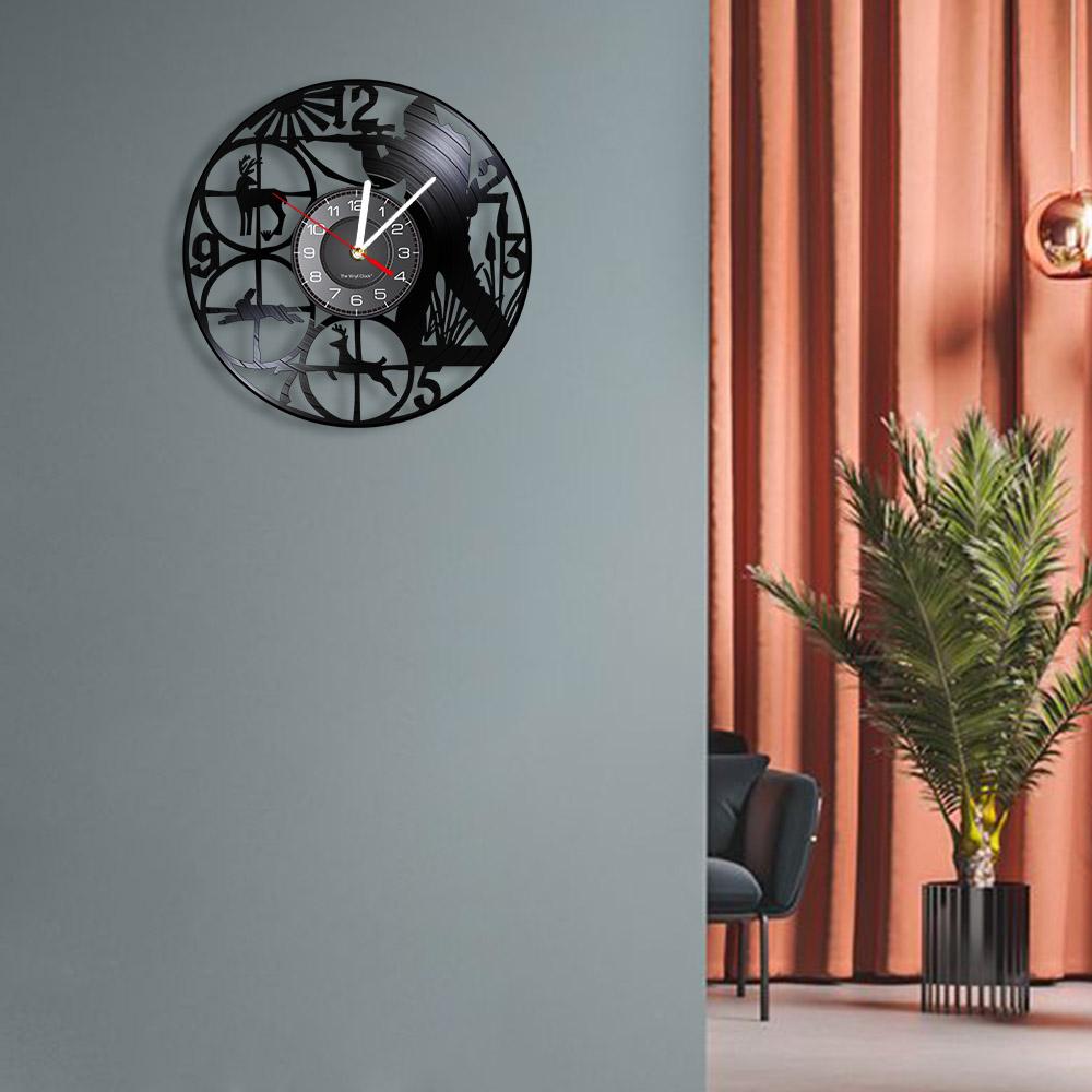Wildlife Forest Hunting Animal Wall Clock Hunting Art Vinyl Record Wall Clock Home Wall Decoration Hunting Hunter Gift Watch
