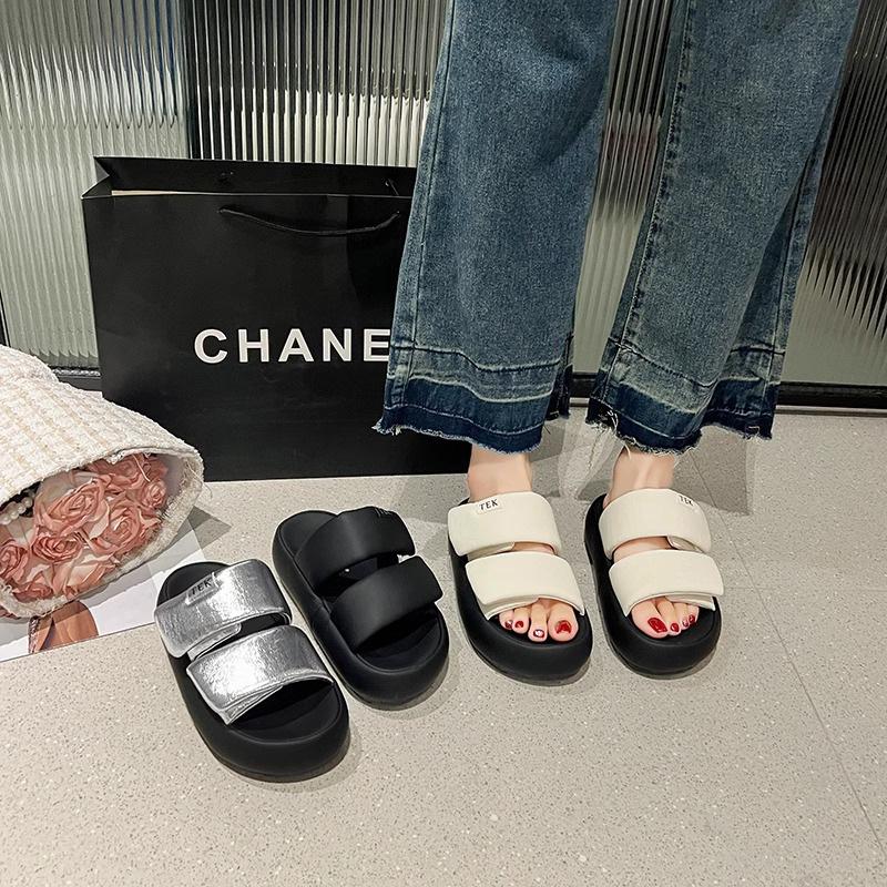 Cool slippers women's summer outer wear New year's thick-soled casual beach sandals women's summer bread flip