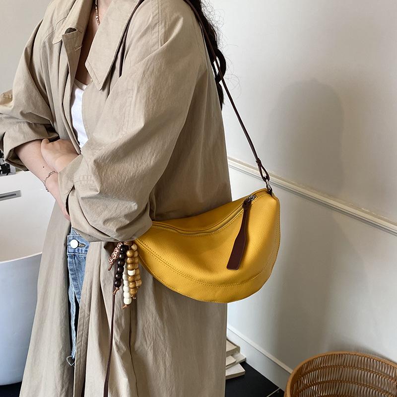 

Fashiable Vintage PU Dumpling Bag Retro Casual Half Mo Bag with Pendant Solid Color Small Saddle Bag Women