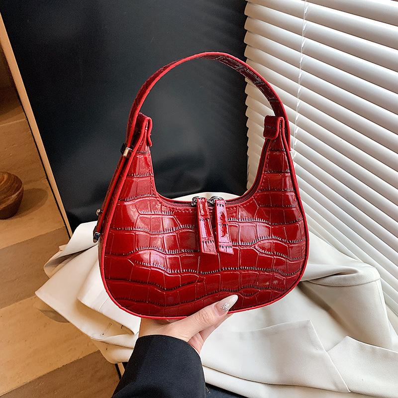 Hand Carry Fashion Dumpling Bag Women 2025 Summer New Simple Versatile Armpit Bag High Sense Trend Shoulder Women's Bag