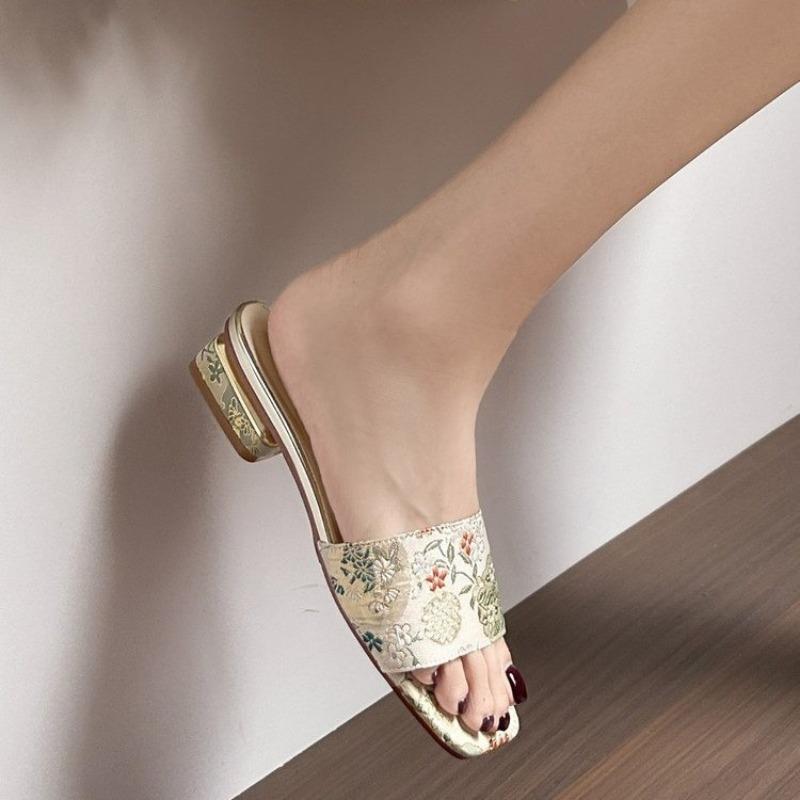 Fashion 2025 Summer New Women’s Modern Slippers Square Toe Low Heel Outdoor Printing Sandals for Daily Elegant Dress Slippers Zapatos