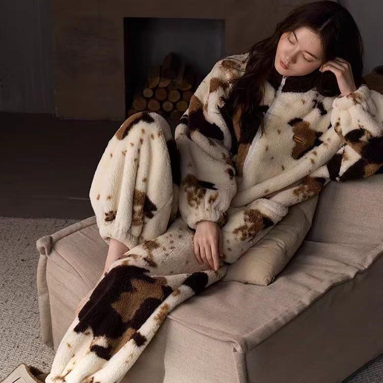 2026 Pajamas Women's Autumn and Winter New Flannel Loungewear Coral Fleece Thickened Fleece Zipper Warm Clothes Set