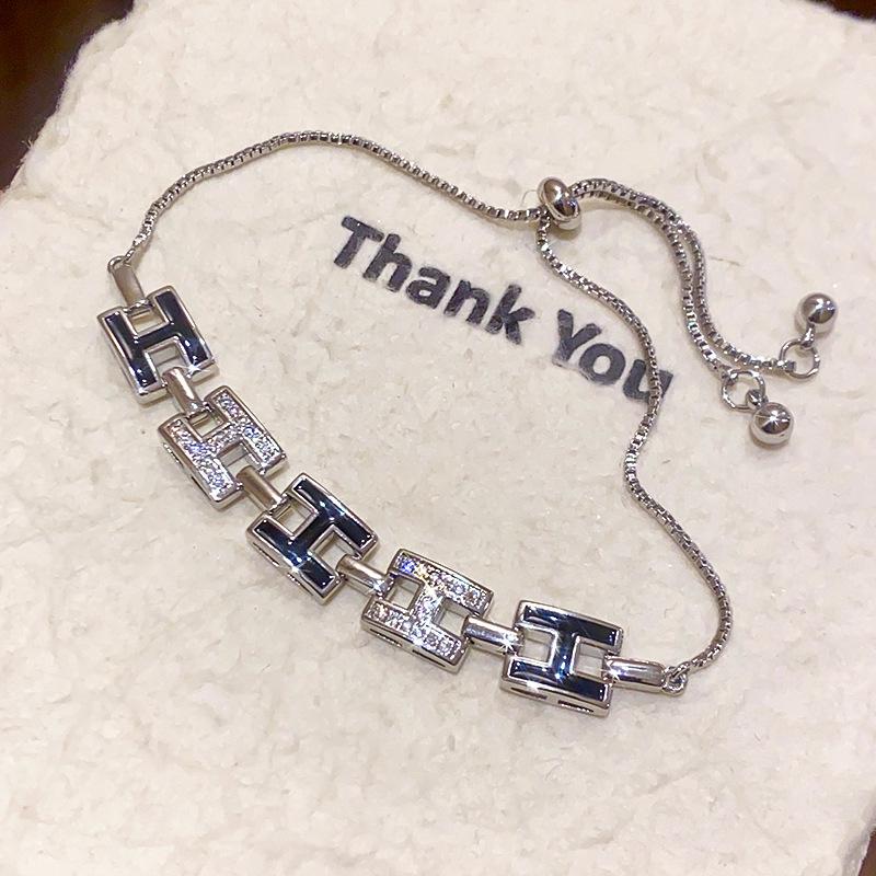 18K Gold-Plated Zircon Letter Pull-Out Bracelet: Elegant High-End Fashion Accessory