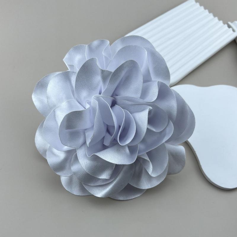 Brosche im französischen Stil Modische Blume Anstecknadel Handgefertigte Seidenblumen Geformte Anstecknadel Schmuckaccessoire für Frauen