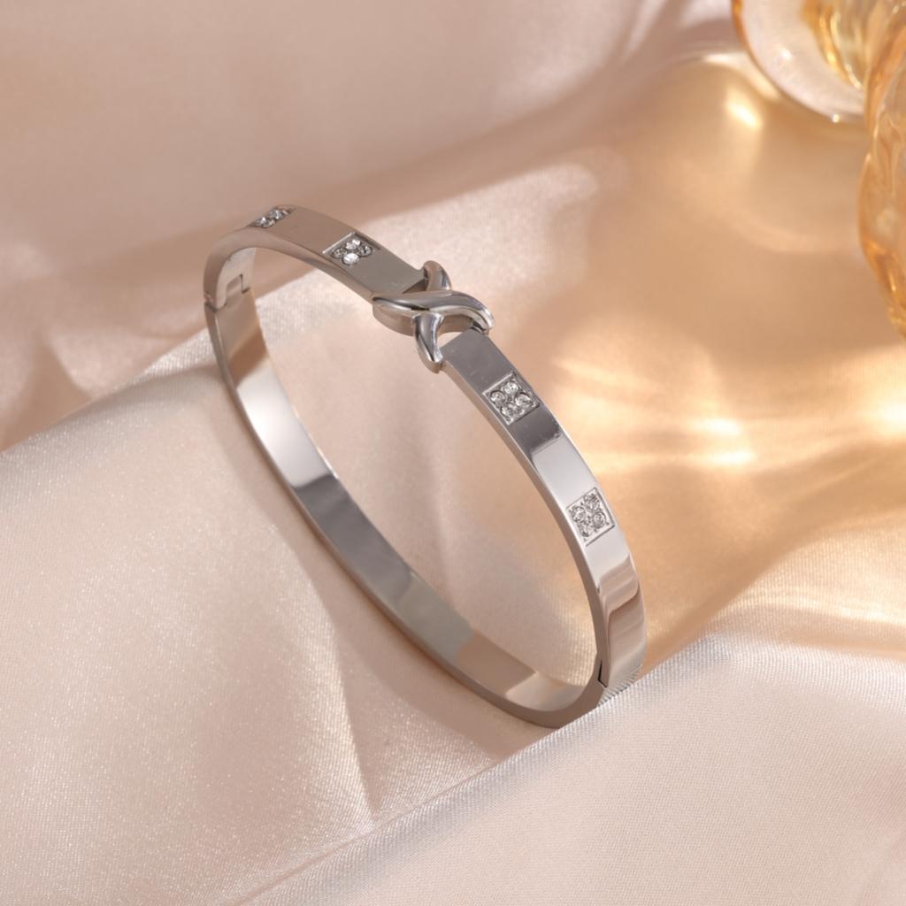 Htpwe Stainless Steel Letter X Inlaid Zirconium Bracelet Women Plated 18k Gold Couple Holiday Gift Bracelet Party Daily Zircon