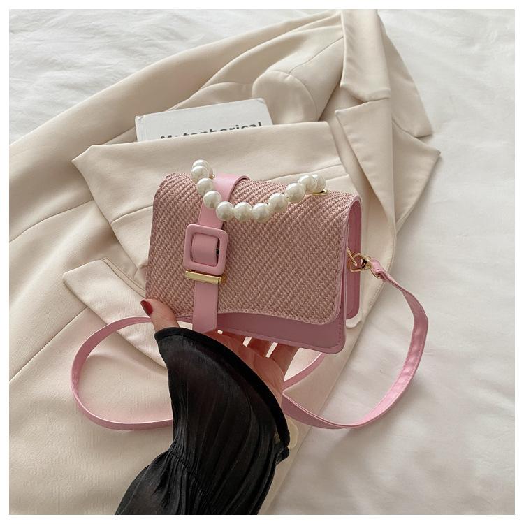 

Simple, shiny and fashionable 2025 summer season new solid color texture pearl portable chain crossbody female small square розовый