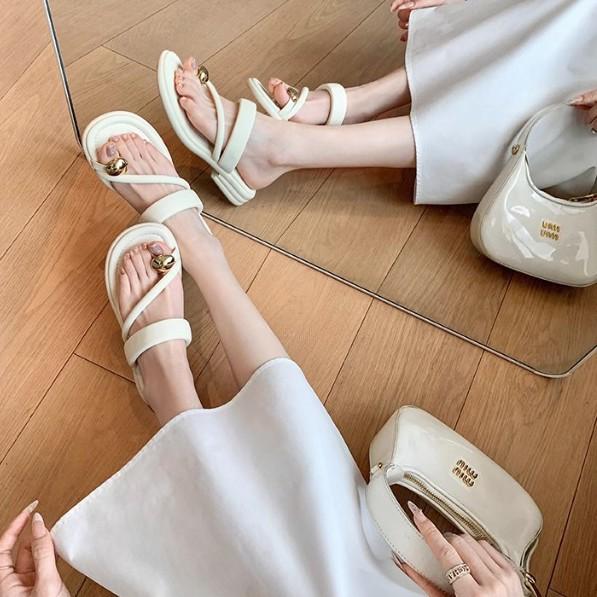 Yuanlitong Sommer neue auf Scheiße treten Gefühl dicksohlige Halb-Mopp Sandalen Damen tragen koreanische Version Zehen vielseitige dicksohlige Sandalen