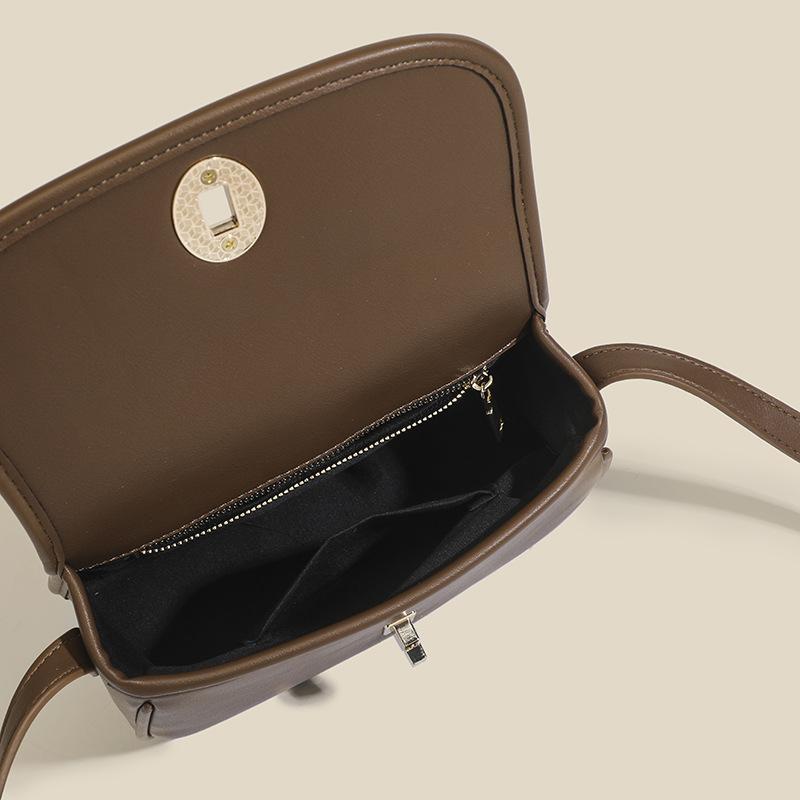 Lock popular bag 2025 summer new versatile flip square shoulder bag Korean version casual messenger small square bag