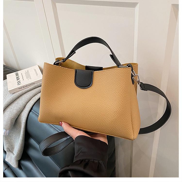

Solid color pendant 2025 spring retro new simple fashion trend temperament casual portable shoulder messenger women s bag