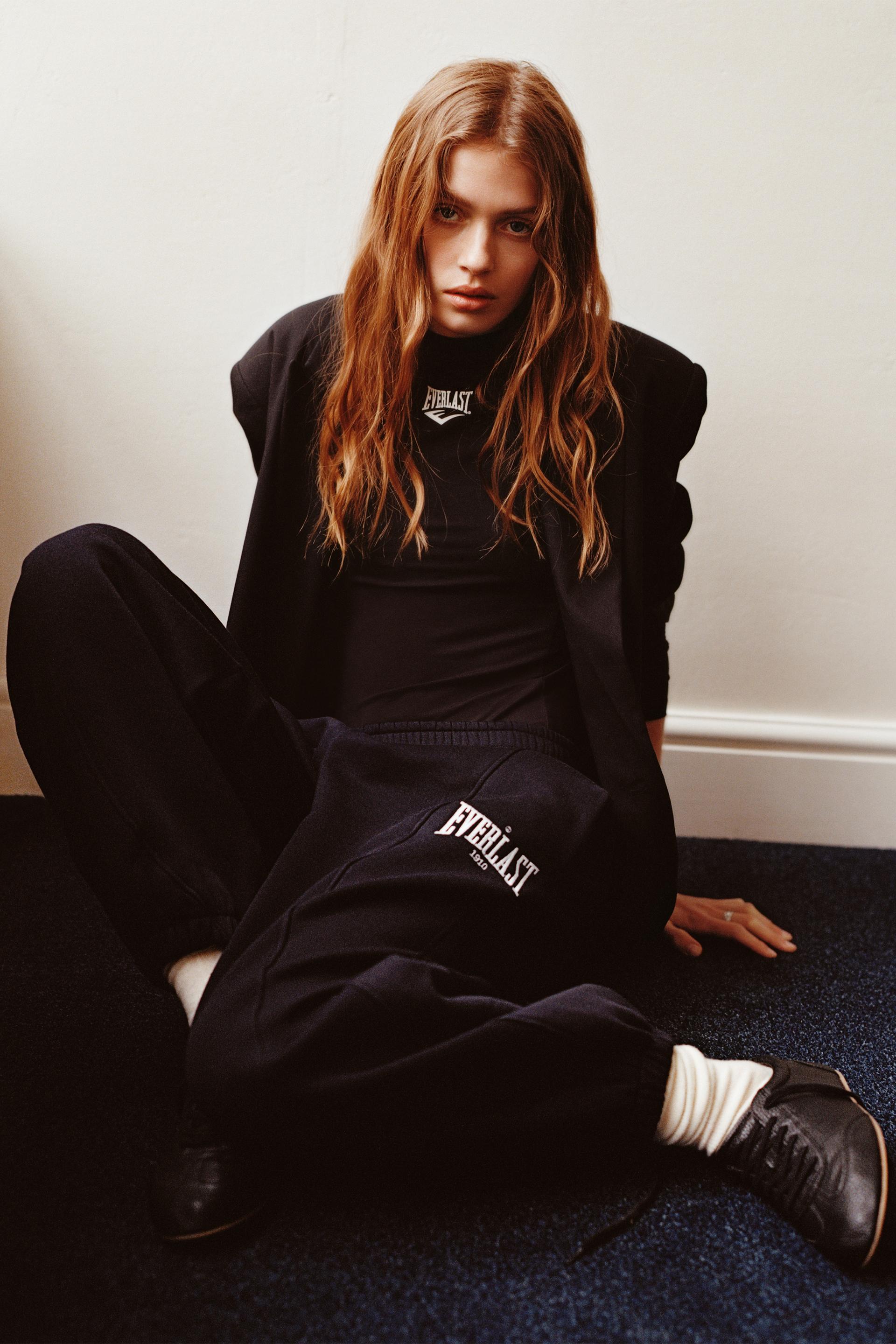 

ФУТБОЛКА В РЕБРИКУ СО СЛОГАНОМ