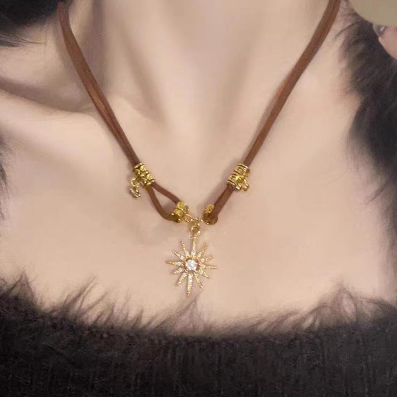 Women Vintage Leather Choker Necklace Double Layered Star Pendant Jewelry Adjustable Chain