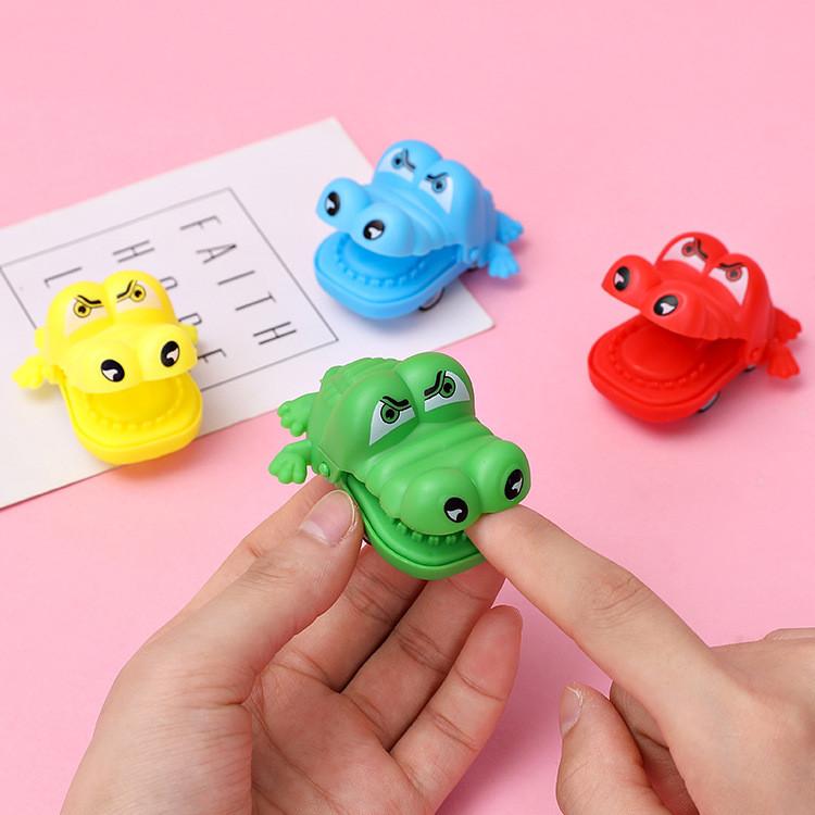 Childrens Cartoon Crocodile Rattle Car With Inertial Pullback Mechanism For Developmental Play