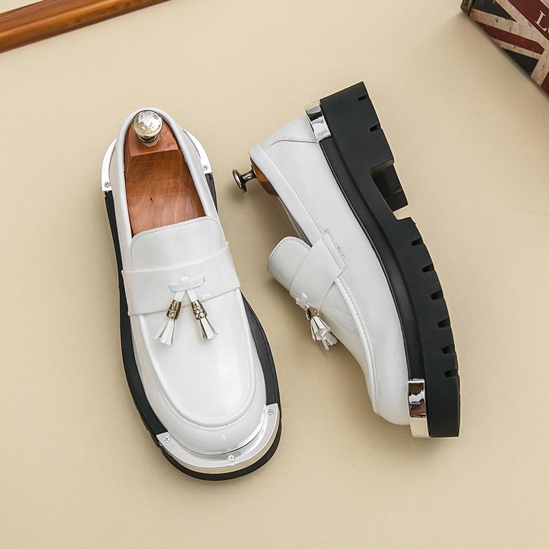 Fashion Classic Men Loafers Black White Men Thick-soled Durable Casual Comfortable Fashionable Fringed Shoes Social Shoes Sizes 38-46