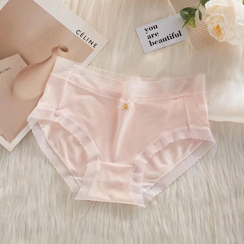 Plus Size Ladies Spring and Summer Lace Cotton File Comfortable Breathable No Mark Middle Waist Triangle Briefs