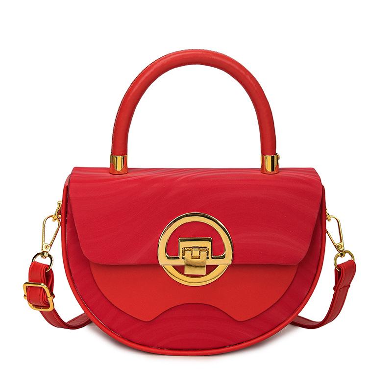 Trendy Retro Shell Bag: Niche Design Crossbody & Handheld Summer Style