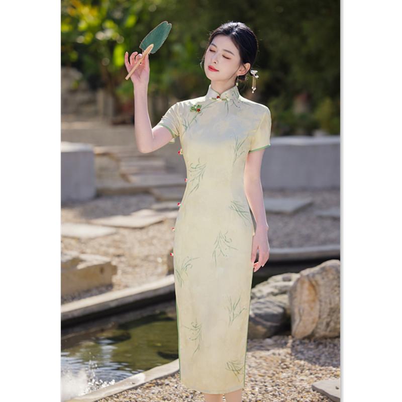 Elegant Chinese long-sleeved cheongsam spring and summer new retro national style young women's daily slim cheongsam