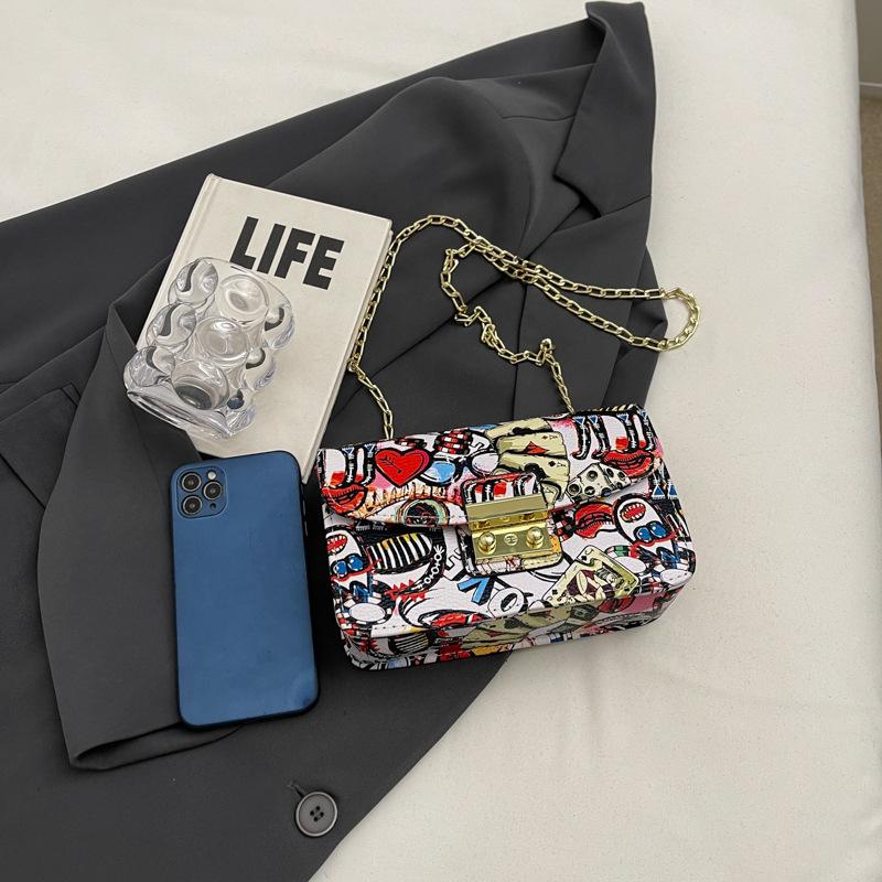 Graffiti small bag summer 2025 new Korean version fashion trend Xiaohongshu women's chain crossbody small square bag pu