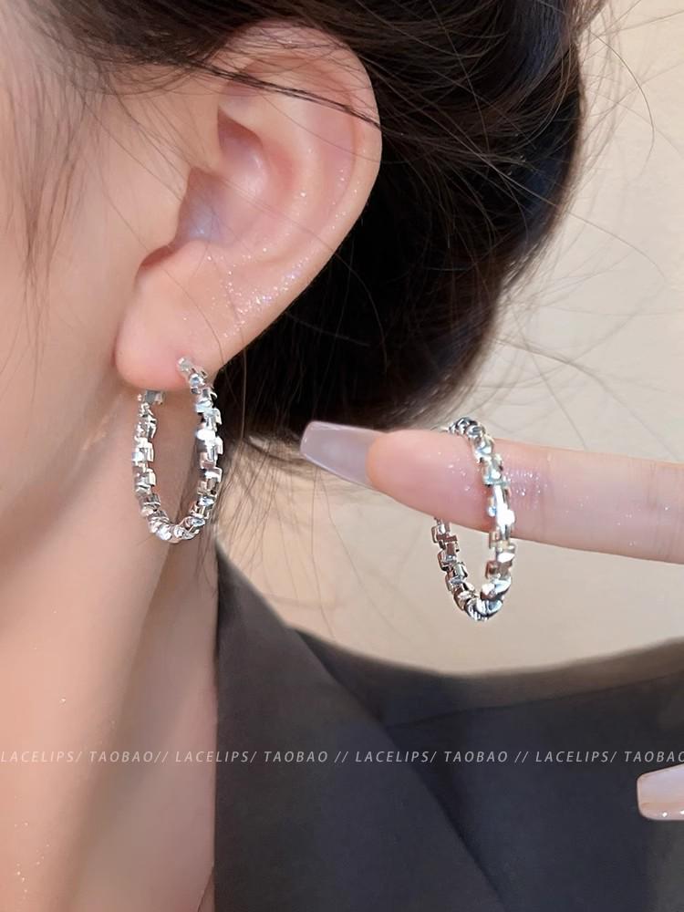 Brincos Elegantes de Borla de Zircônia com Pérolas e Tarraxas Florais - Joias de Orelha Versáteis e Estilosas para Mulheres