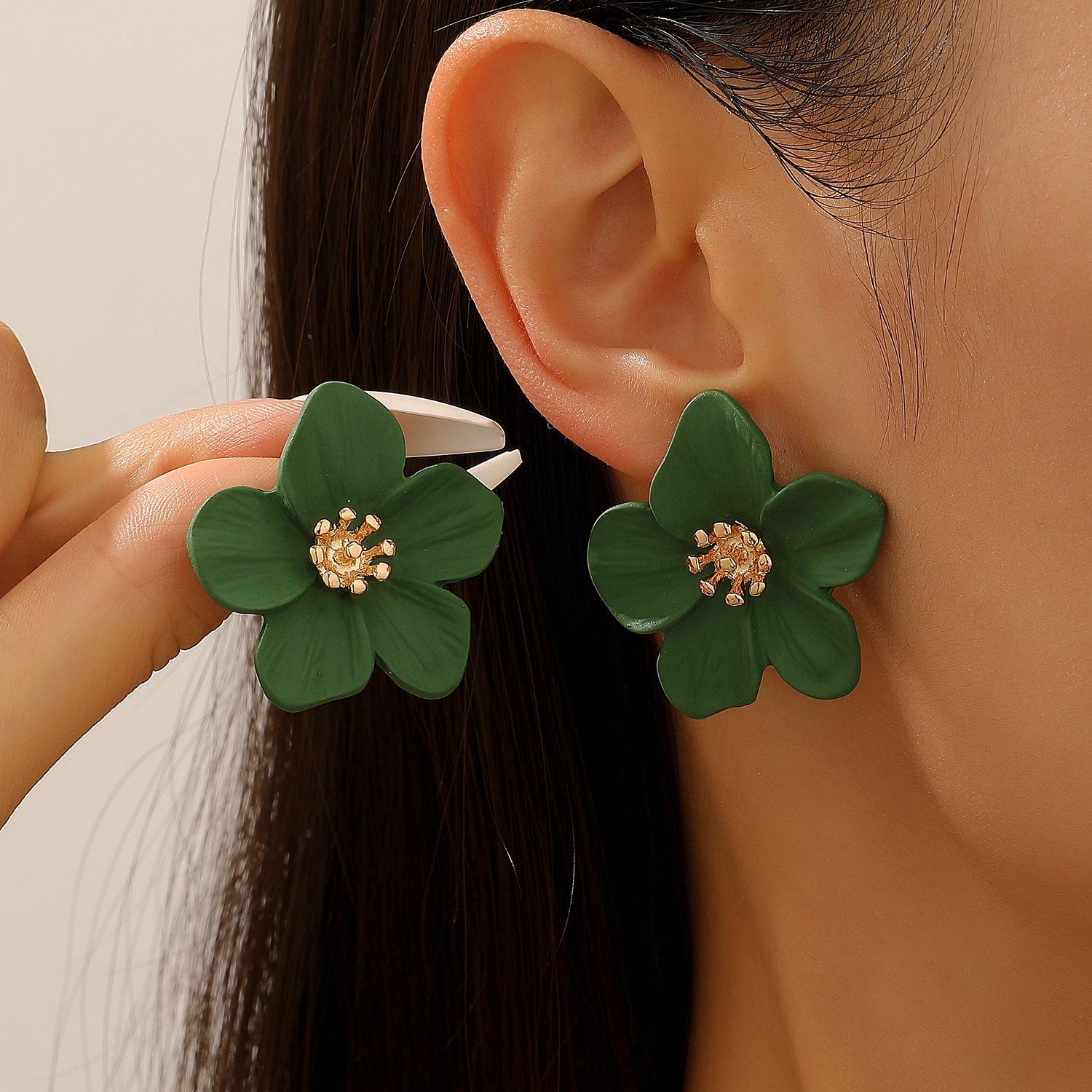 

Набор цветочных украшений в китайском стиле: Ожерелье, Серьги-пусеты, Браслет на ногу с подвеской, окрашенной распылением. Идеально подходит для женщин.