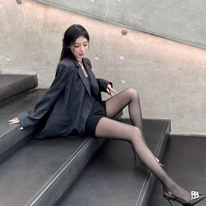 

2025 new summer pointed rhinestone B buckle black high heels sexy back empty word with stiletto sandals women 40