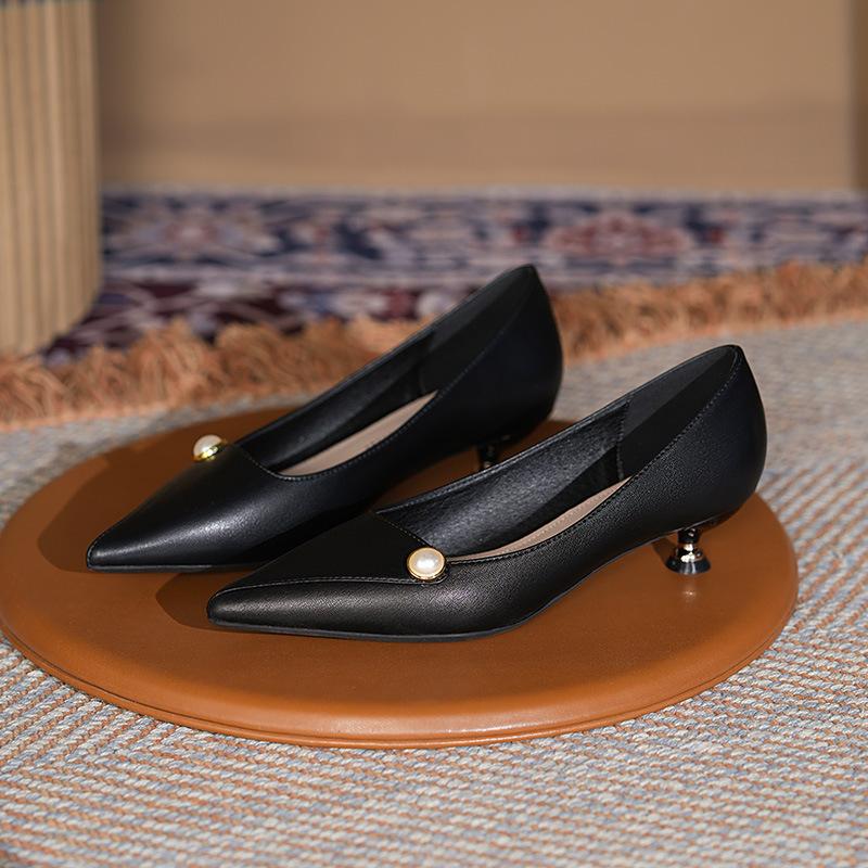 TWBEB Fashion Pointed Toe Low Heel Pumps 3cm Soft Leather Comfortable Women Shoes Casual Glue-Welded Sole 35 чёрный 4430₽