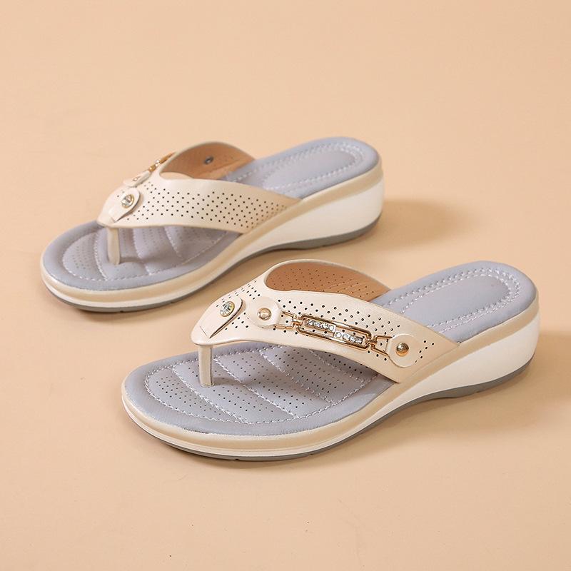 

New sandals women s metal buckle beach flip flops women s summer wedge heel plus size women s slippers 43 бежевий