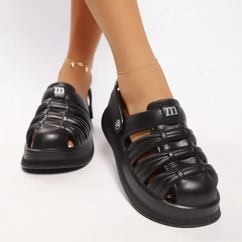 Fashion Hot Sale Slippers 2025 New Outdoor Summer Round Toe Slip on Light Women's Slippers Casual Closed Toe Sandals Slippers Women