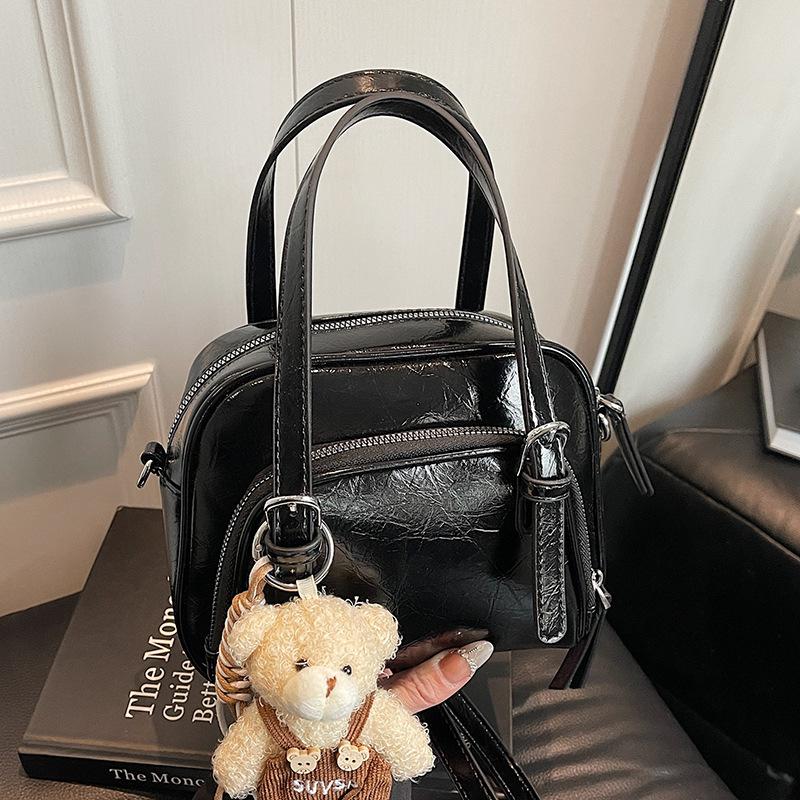 Spring and Summer New Korean Niche Ins Wind Oil Wax Leather Portable Pillow Bag Casual Versatile Commuter Wind Messenger Women's Bag