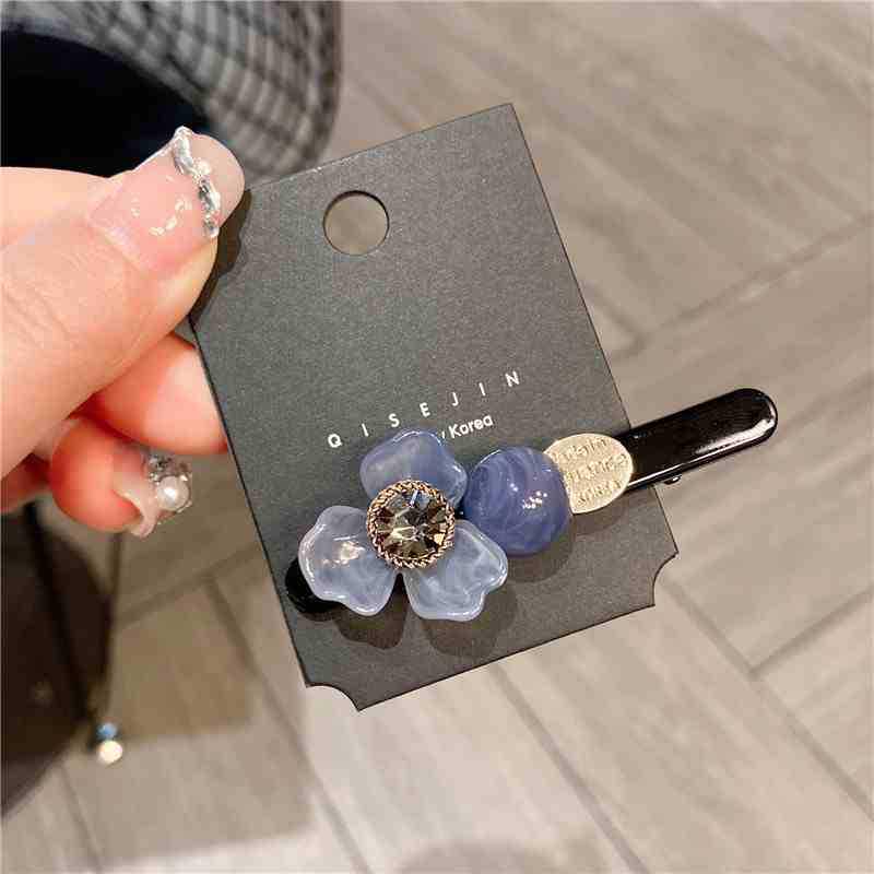 Elegant Crystal Bow Hair Clip: Korean Forehead Duckbill Style for Women