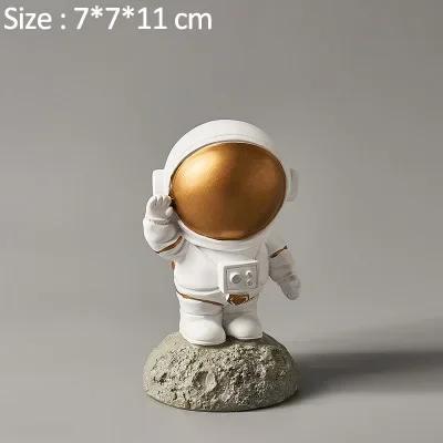 Nordic Resin Creative Astronaut Sculpture Figurine Store Craft Desk Home Decoration Accessories Modern Birthday Gift Cartoon