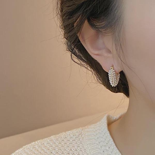 1Pair Sweet Millet Beads Love Earrings for Women Niche Design Earrings Light Luxury Unique Design Love Imitation Pearl Earrings For Women Metal