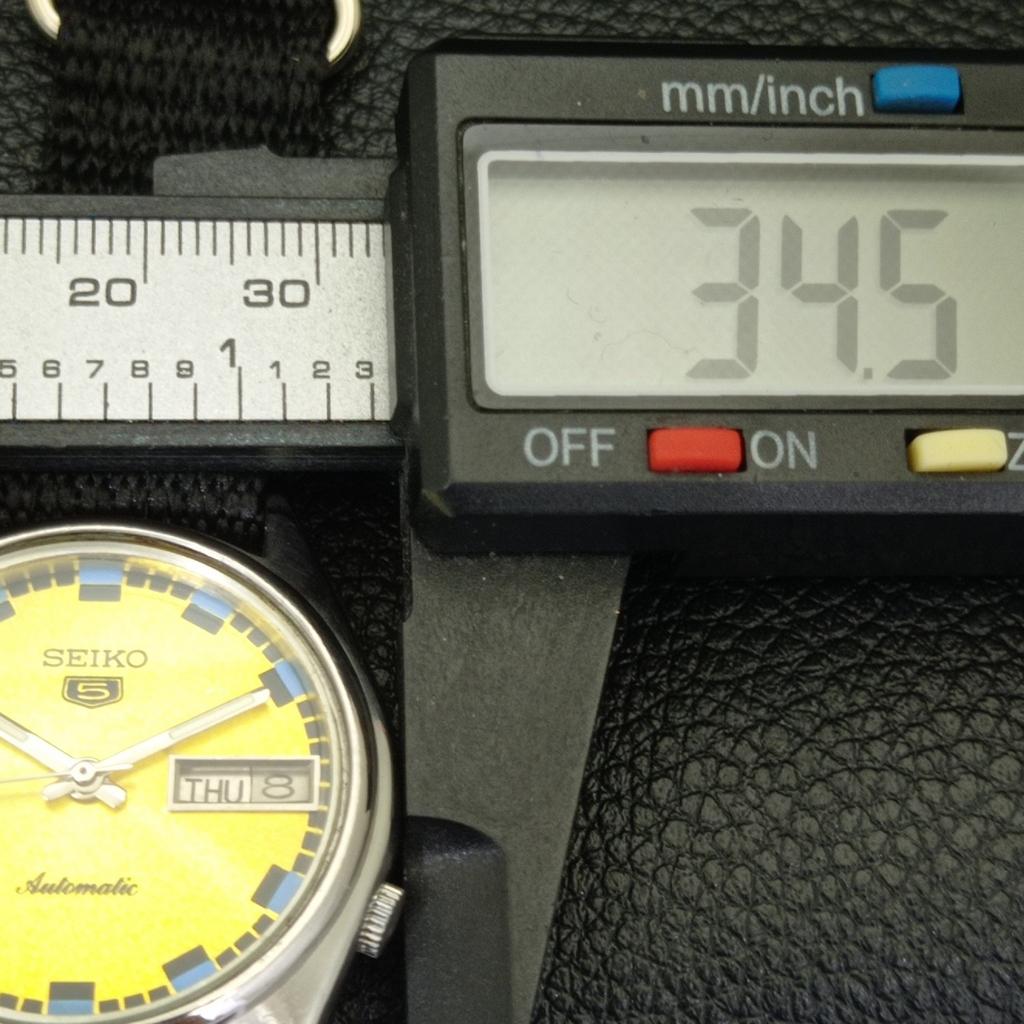 AUTOMATIC VINTAGE SEIKO 5 JAPAN 7009A MENS GOLDEN COLOR DIAL WATCH A701298-5 R206a-a701298