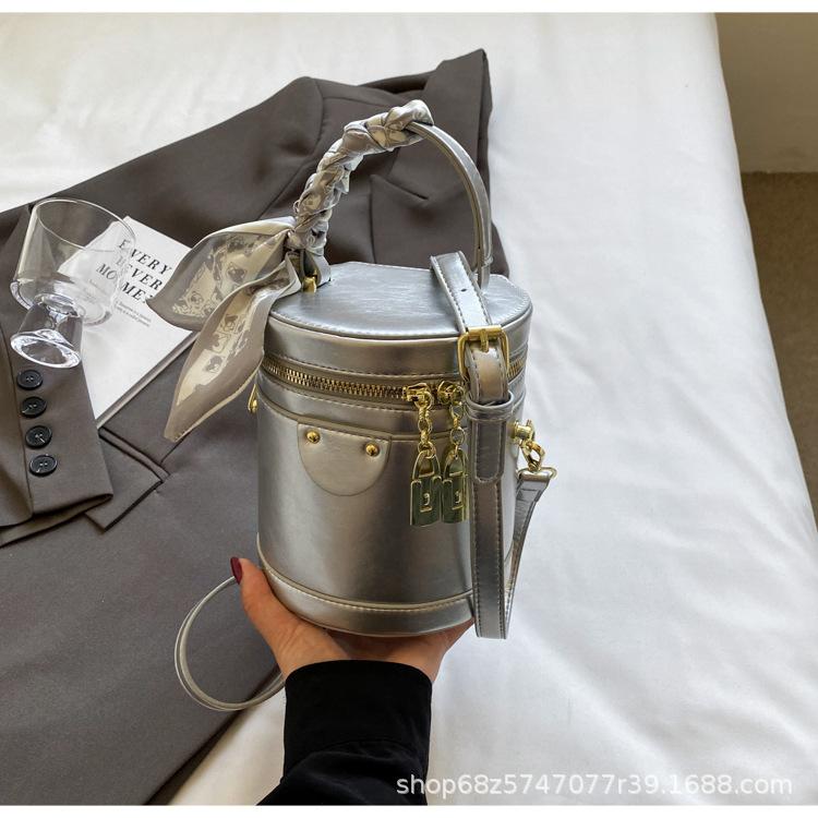 Retro small bag women's spring 2025 new hand-held cylinder bag fashionable foreign style versatile texture crossbody bag