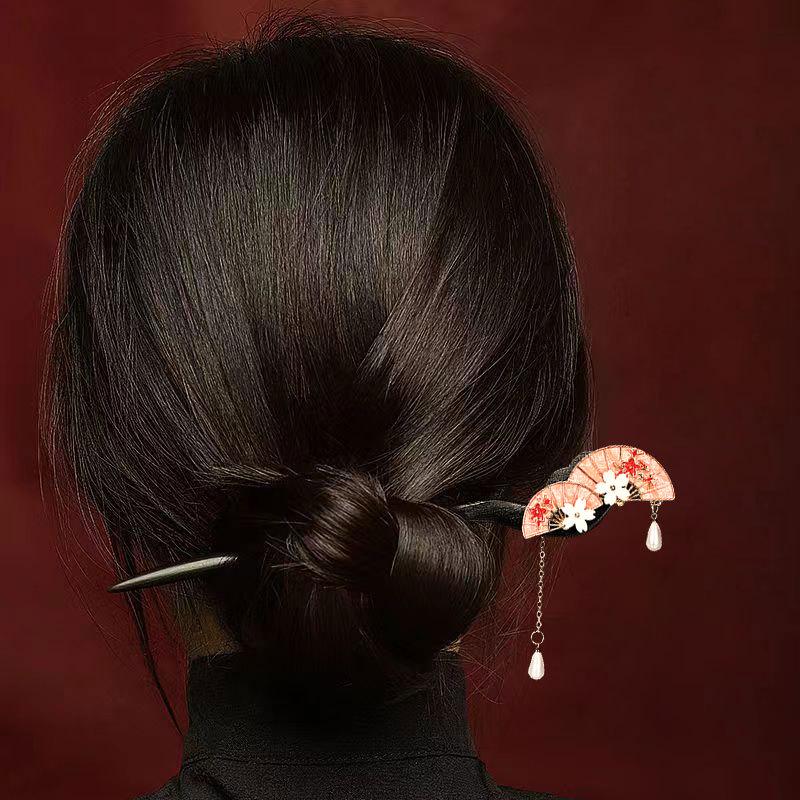 Diamantbesetzte Haarnadel mit Lotusquaste: Eleganter chinesischer Stil mit Perlenblumen- und Friedensschloss-Design, perfekt für Frauen.