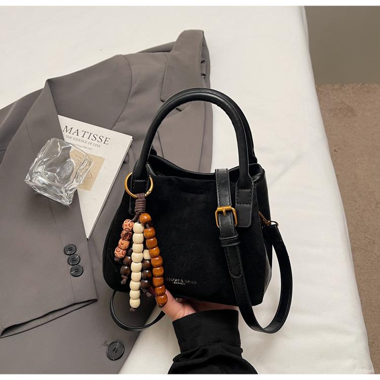 2025 Autumn and Winter New Versatile Commuter Shoulder Bag Vegetable Basket Bag Retro Handbag Messenger Bag Women's Bag