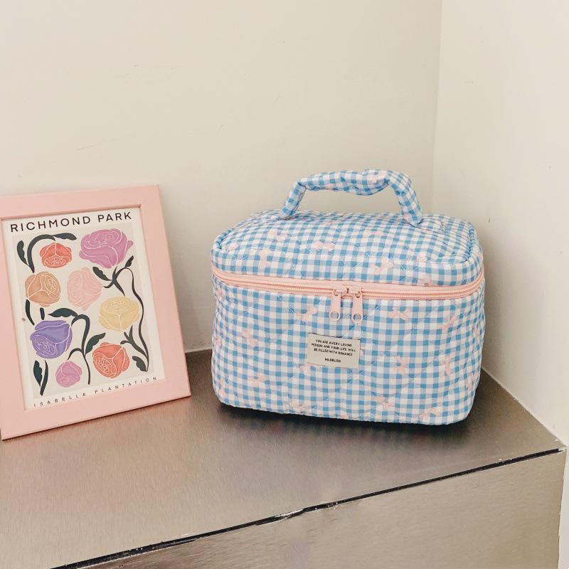 Large Capacity Plaid Quilted Cosmetic Bag with Bowknot - High-End, Stylish, Portable Storage Solution