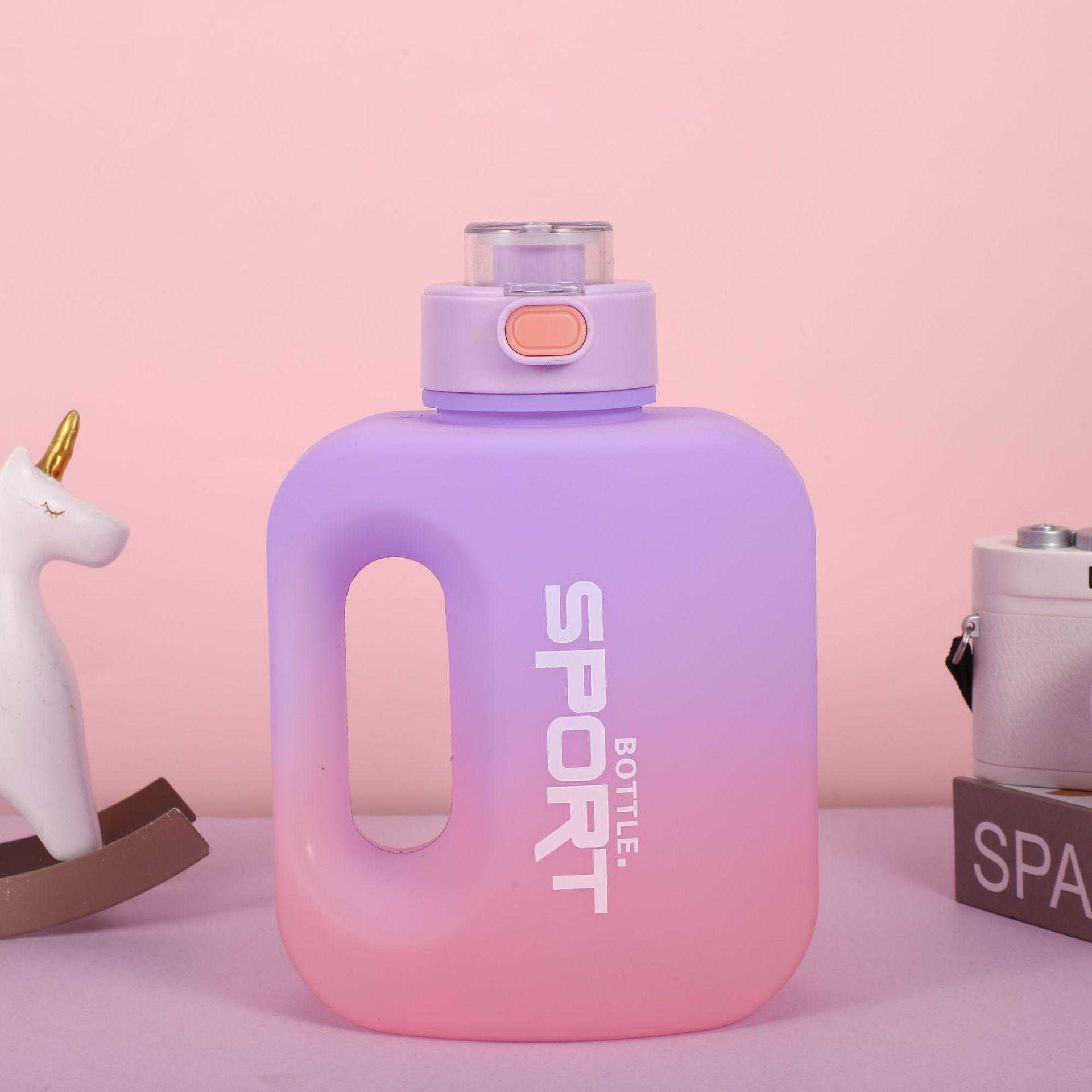 

Спортивна пляшка для води з градієнтом на літо 2023: Великий об єм, Портативний, Популярний дизайн 2.2L-1.5L